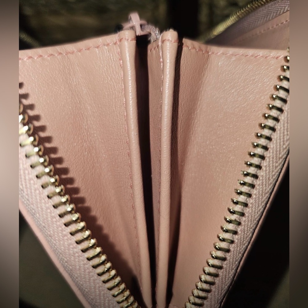 Authentic Gucci Microguccissima Soft Pink Zip Around Wallet - Picture 9 of 10